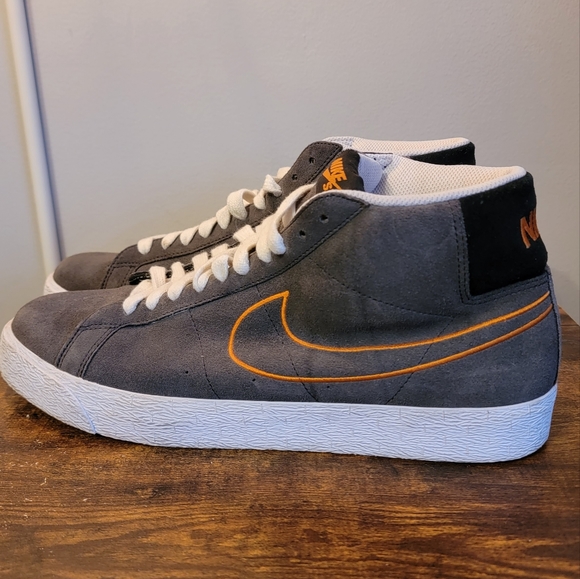 LIKE NEW Nike Suede SB High Tops - Picture 6 of 10
